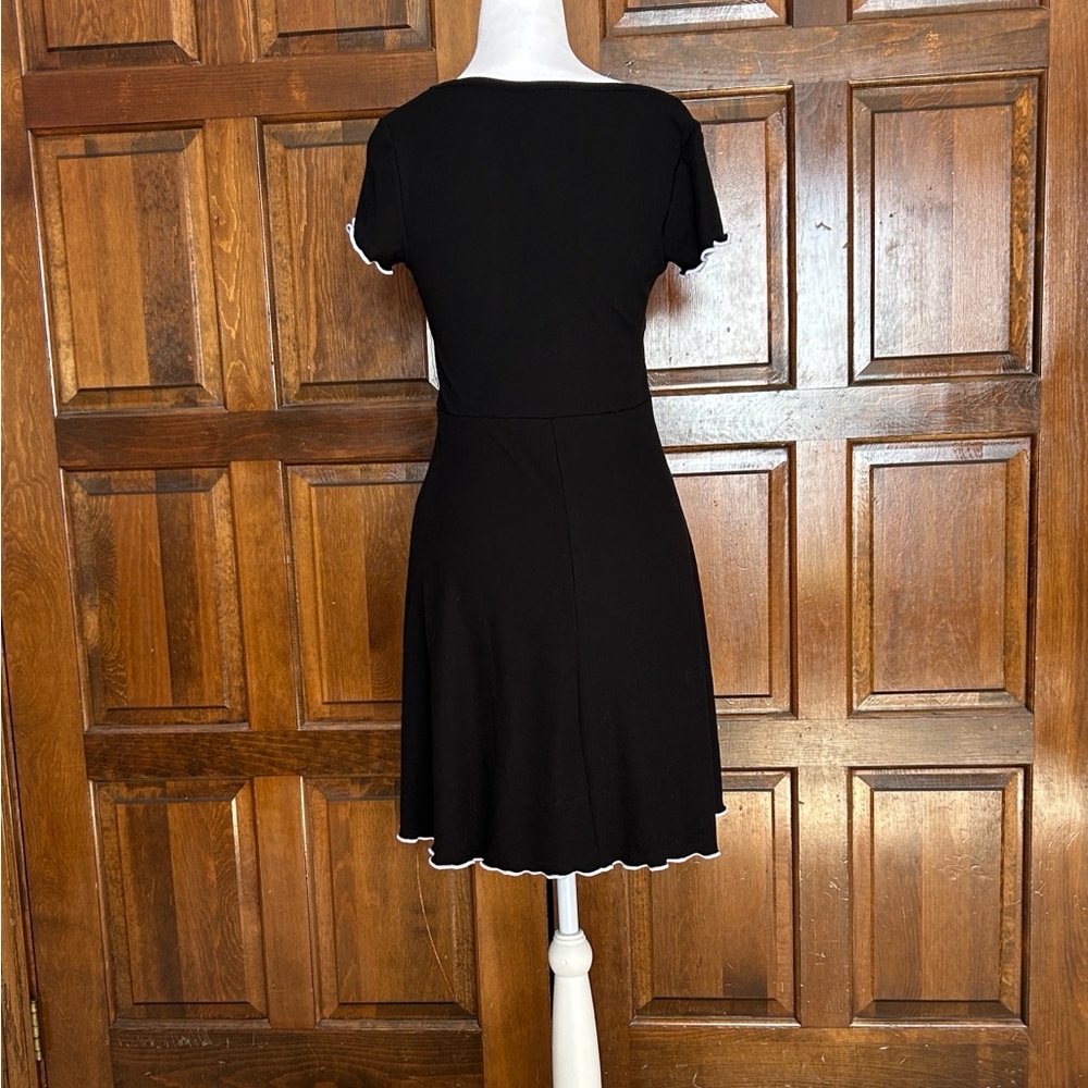 NWT See You Monday Black & White Trim Fit & Flare Mini Dress Large Cap Sleeve - Picture 3 of 10